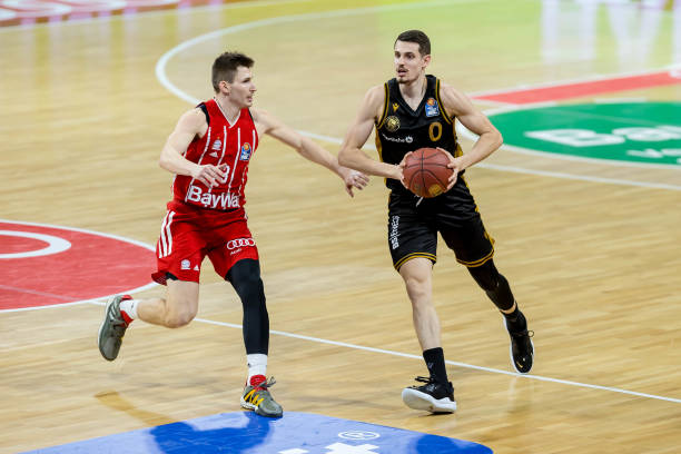 篮队员抗衡 篮队员抗衡